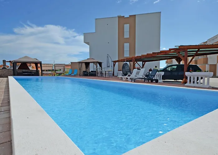 Gorgeous In With Swimming Pool Lejlighed *