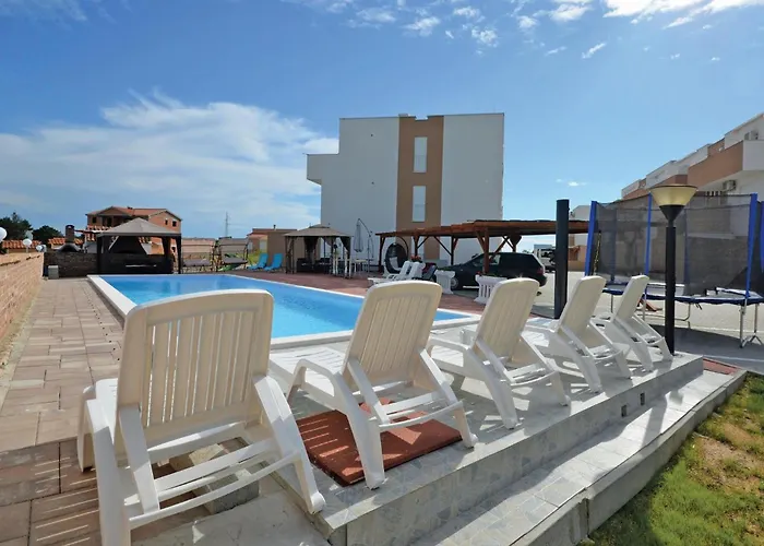 Gorgeous In With Swimming Pool Apartment *