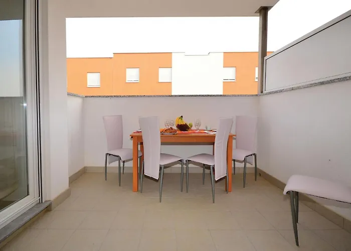 Gorgeous In With Swimming Pool *