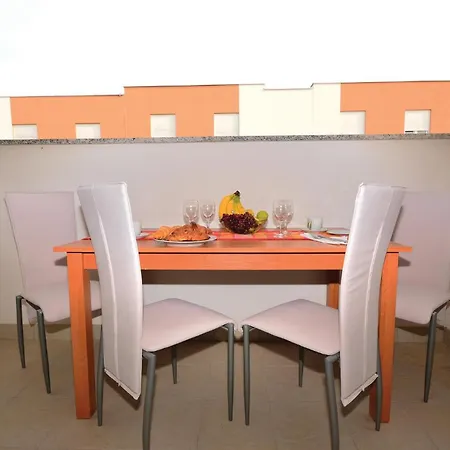 Апартаменты Gorgeous In With Swimming Pool *